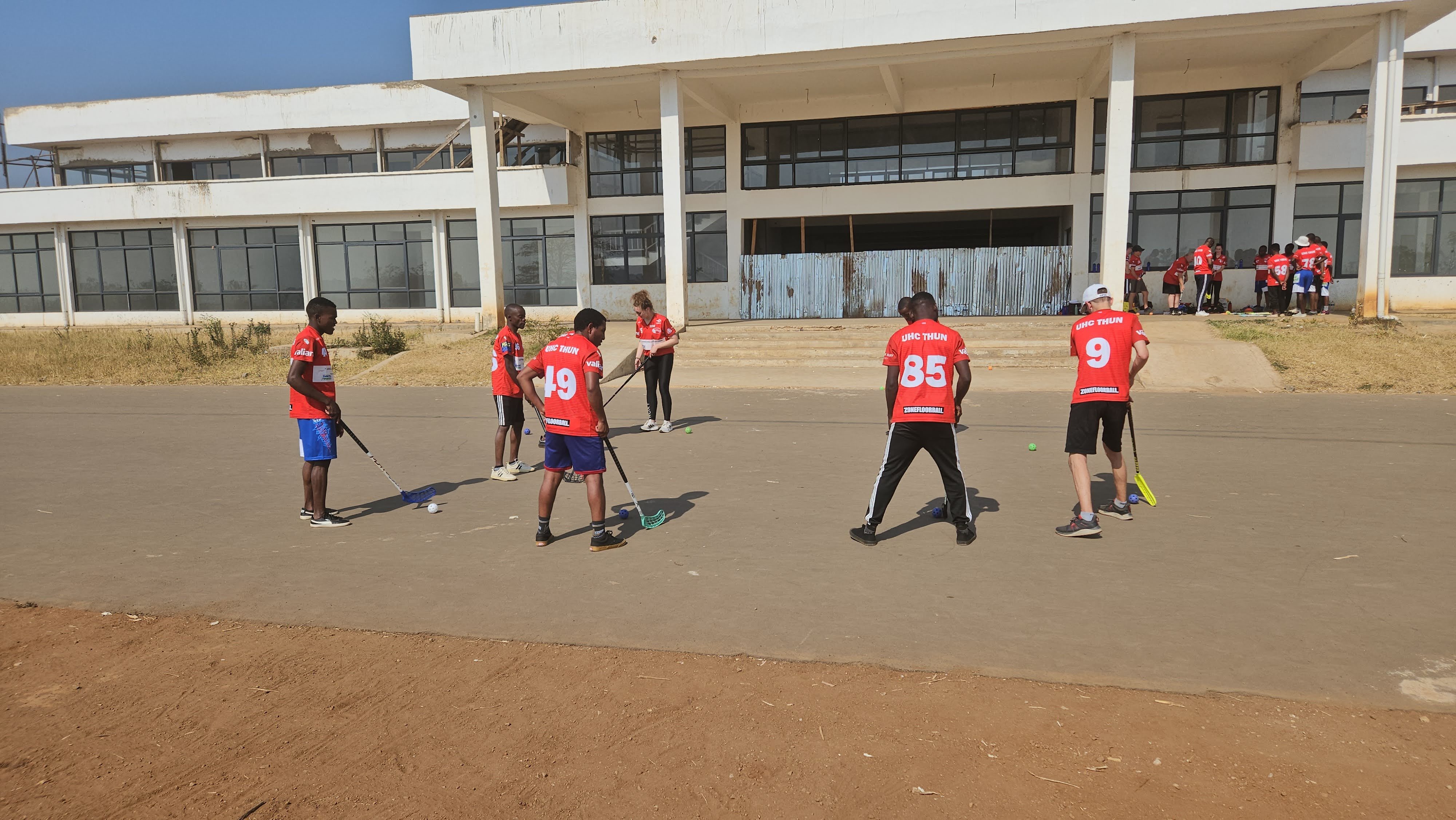 Wachsende Unihockey-Arbeit in Tansania 